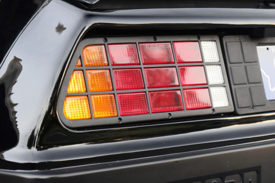 Детали экстерьера DeLorean DMC-12 in Black 1981 года  (фото 61 из 207)